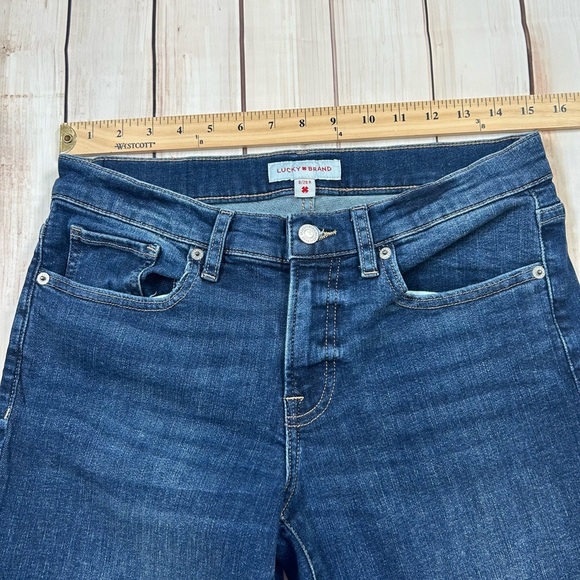 Lucky Brand Mid Rise Straight Cropped Jeans. Size 8 - Picture 6 of 9